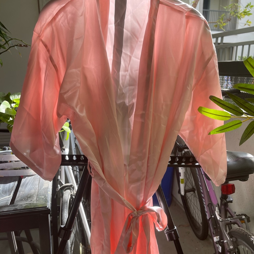 Pink robe - Picture 2 of 2